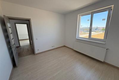 Casă cu 5 camere cu Teren 250 Mp în Domnești - 13