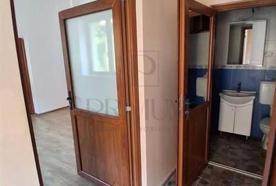 MEHALA - INDIVIDUALA - 5 CAM - 3 BAI - RENOVATA - CENTRALA - CURTE - 4