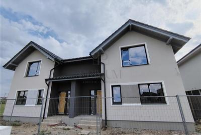 Duplex cu 4 camere cu Canalizare în Moșnița Nouă - 1