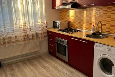 Apartament cu 3 camere semidecomandat în Central - 1