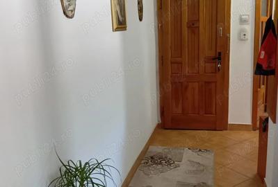 Vand apartament 2 camere la munte, in Zarnesti (Blocuri), jud. Brasov. Decomandat, 52 mp, et. 4 - 7