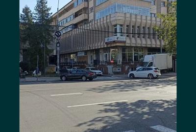 Spațiu comercial, de 480 mp, în Central - 4