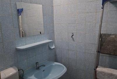 Apartament cu 3 camere decomandat în Vitan