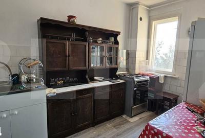 Apartament cu 4 camere semidecomandat în Simeria
