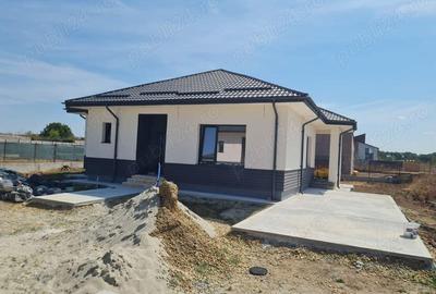 Casă cu 4 camere cu Teren 422 Mp în Săftica - 2