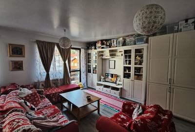 Apartament cu 3 camere decomandat în Poiana Țapului