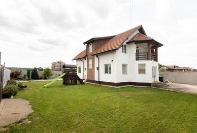 Casă individuală cu 7 camere în Băile Felix