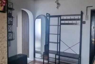 Apartament cu 3 camere decomandat, mobilat în Micro 4 - 12