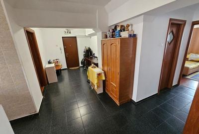 Vanzare 4 camere - mobilat/utilat Mega Mall - 8