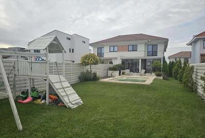 Casă cu 5 camere cu Piscina în Dumbrăvița