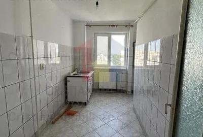 Apartament cu 3 camere decomandat în Obor