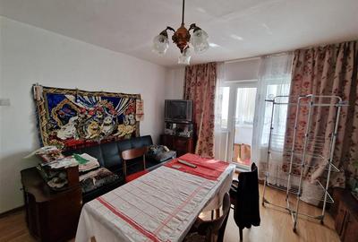 Apartament cu 4 camere decomandat în Nufărul - 2