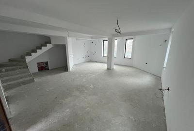 Casă individuală cu 4 camere cu Canalizare în Palazu Mare - 1