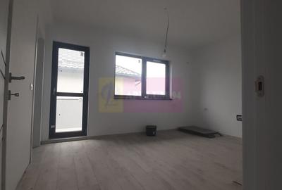 Casă individuală cu 4 camere cu Canalizare în Est - 14