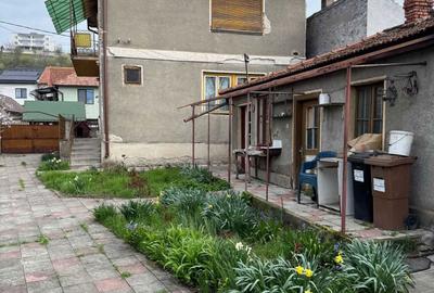 Casă cu 4 camere în Central - 1