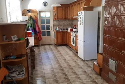 Casă cu 5 camere în Central - 1