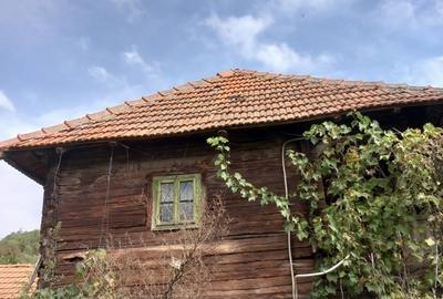 Casă cu 4 camere în Șișești