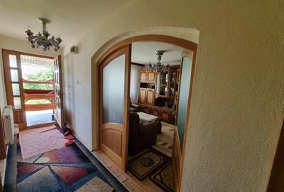 Casă cu 8 camere în Central - 2