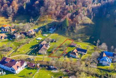 Teren de 1000 mp, în Moieciu - 2