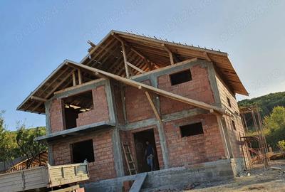 Casă cu 4 camere cu Teren 800 Mp în Bârnova - 8