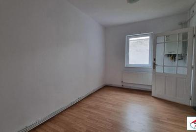 Casă cu 7 camere cu Canalizare în Semicentral - 10