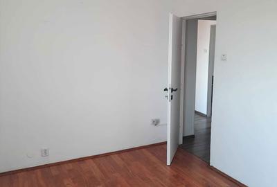 Apartament cu 3 camere decomandat în 23 August - 2