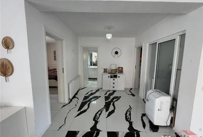 Casă cu 3 camere cu Canalizare în Central - 1