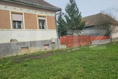 Casa batraneasca cu teren generos, in localitatea Dedrad la 10 km de Reghin - 1