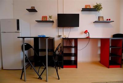 Garsoniera luminoasa,mobilata, accesorizata,loc parcare,Tractorul, Brasov. Tur 3 - 4