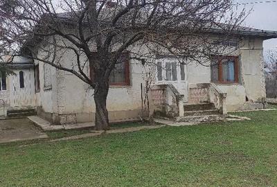 Casă cu 4 camere cu Teren 1900 Mp în Călinești (Bucecea) - 1