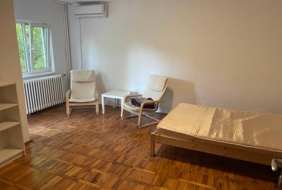Garsonieră decomandată în Brâncoveanu