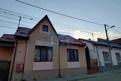 Casă cu 4 camere cu Canalizare în Central - 6