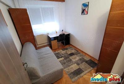De inchiriat Apartament 3 camere, Pia?a Centrala - 4