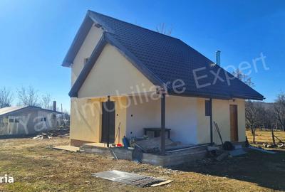 Casă cu 3 camere cu Teren 3582 Mp în Corbi - 2