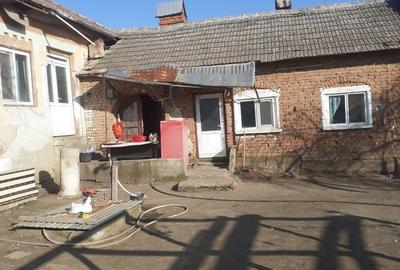 Casă cu 4 camere în Ostroveni - 1