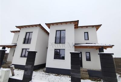 Duplex cu 4 camere cu Canalizare în Moșnița Nouă - 1