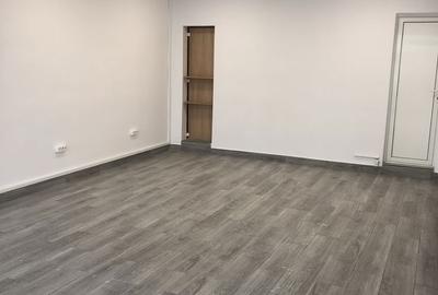 Spațiu comercial, de 55 mp, în Central - 4