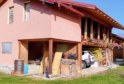 Casă cu 4 camere în Central - 2