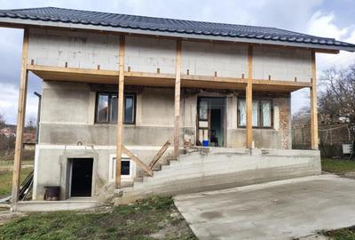 Casă cu 4 camere cu Teren 1360 Mp în Iris - 2