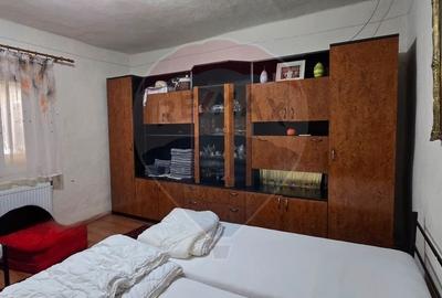 Casă cu 5 camere cu Teren 1076 Mp în Exterior Sud - 2