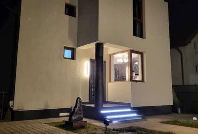 Casă cu 4 camere cu Teren 400 Mp în Central - 2