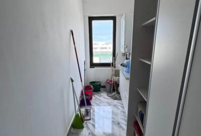 Apartament cu 5 camere decomandat în Km 4