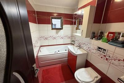 Apartament cu 3 camere decomandat în Tractorul - 12