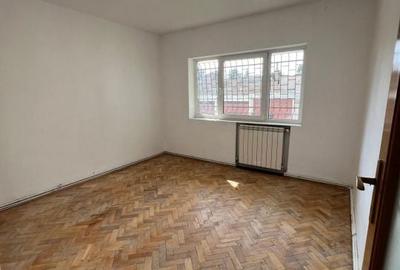 Spațiu comercial, de 70 mp, în Central - 6