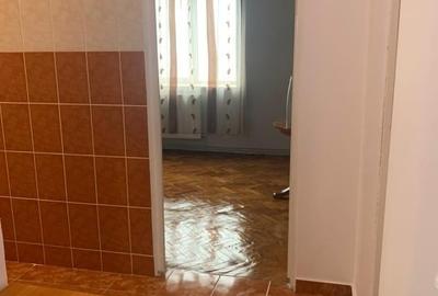 Apartament cu 3 camere decomandat, mobilat în 9 Mai - 9