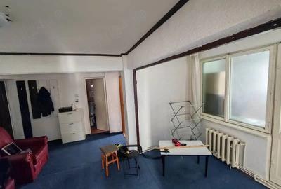 Apartament cu 3 camere decomandat în George Enescu - 3