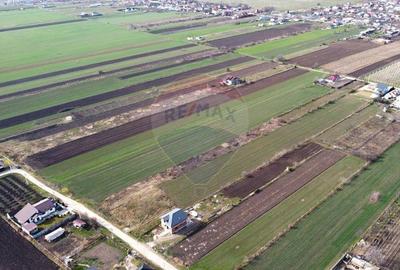 Teren de 2500 mp, în Vânători - 5