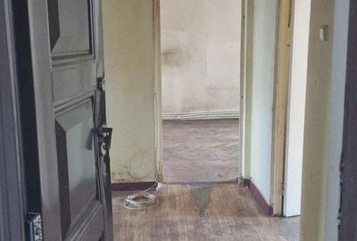 Apartament cu 3 camere decomandat în Petros - 3
