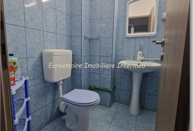 De inchiriat spatiu comercial, zona CENTRU - 8