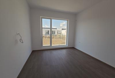Casa parter 3 camere - 2 bai - apa curenta- incalzire pardoseala- str asfaltata - 3